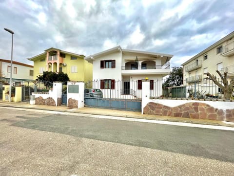 Property building, Neighbourhood, Street view