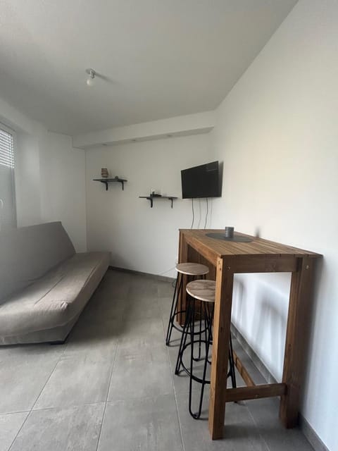 Communal lounge/ TV room, TV and multimedia, Living room, Seating area, Dining area