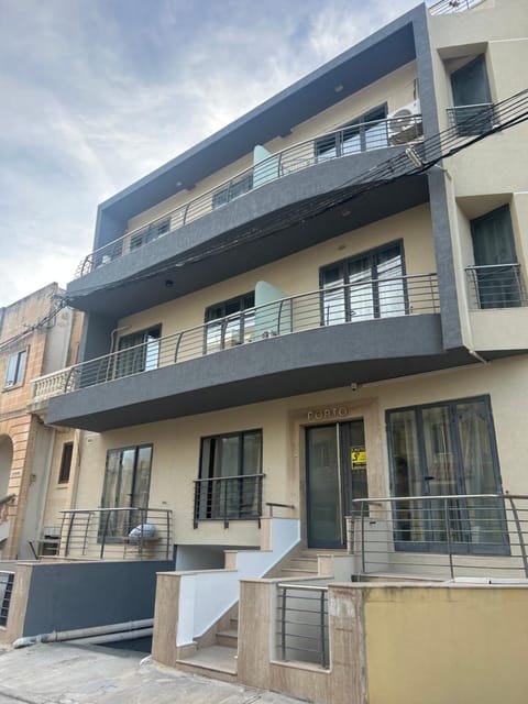 Swieqi sunny central airy quiet Apartment in Malta Apartment in Saint Julians