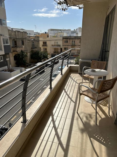 Day, View (from property/room), Balcony/Terrace, Seating area, Dining area, Parking