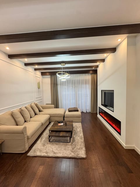 Communal lounge/ TV room, TV and multimedia, Living room, Seating area, Evening entertainment