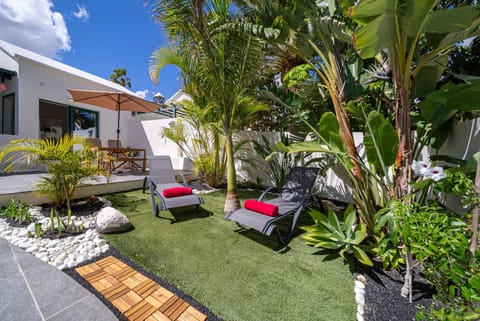 Patio, Garden, Garden view, sunbed