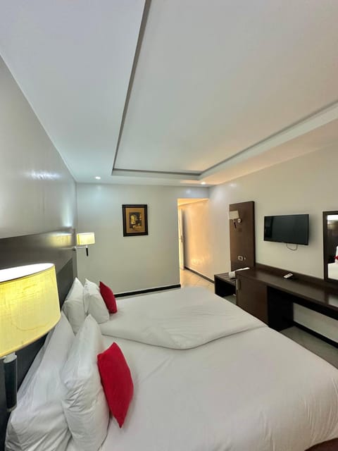 Communal lounge/ TV room, Bed, TV and multimedia, Bedroom