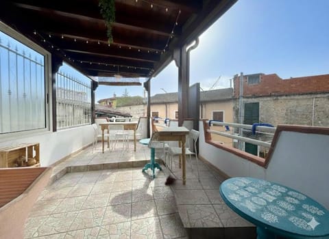 View (from property/room), Balcony/Terrace, Dining area