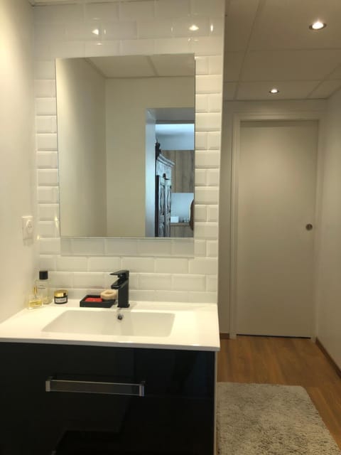 Studio calme avec terrasse proche de Lyon Apartment in Lyon