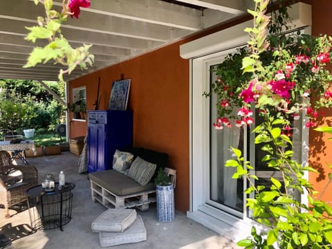 Studio calme avec terrasse proche de Lyon Apartment in Lyon