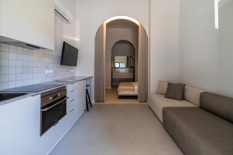 TV and multimedia, Kitchen or kitchenette, Living room, Seating area, oven, stove