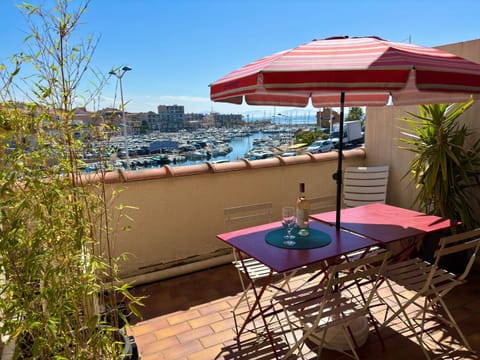 Patio, Day, View (from property/room), Balcony/Terrace, Dining area, Sea view