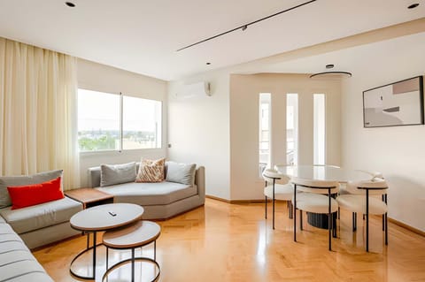 Day, Living room