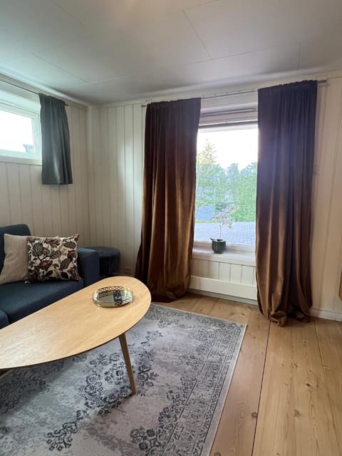 Living room, Seating area, heating, internet