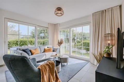 Cozy apartment with garden and terrace Apartment in Bredene