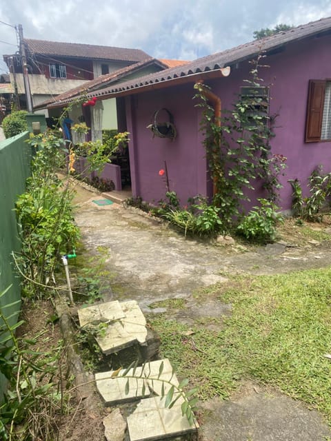 Casa roxa Bed and Breakfast in Itatiaia