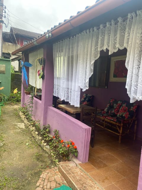 Casa roxa Bed and Breakfast in Itatiaia