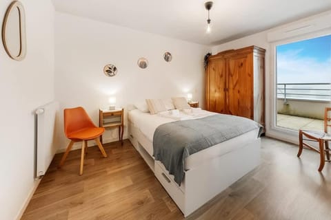 Bed, Photo of the whole room, Bedroom, wardrobe