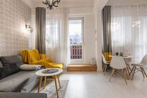 View (from property/room), Living room, Seating area, Dining area