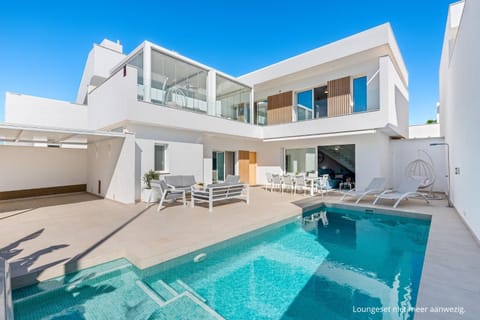 Property building, Balcony/Terrace, Swimming pool