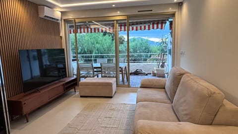 TV and multimedia, Balcony/Terrace, Living room, Seating area