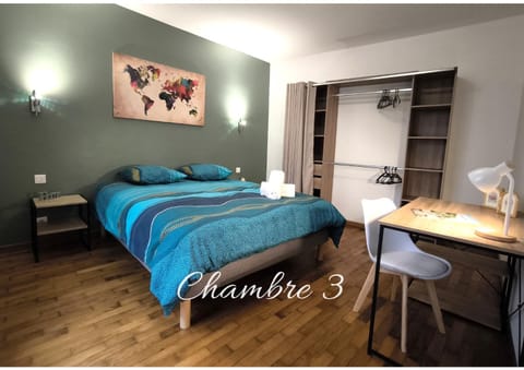 Photo of the whole room, Seating area, wardrobe