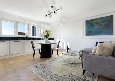 Living room, Seating area, Dining area, stove