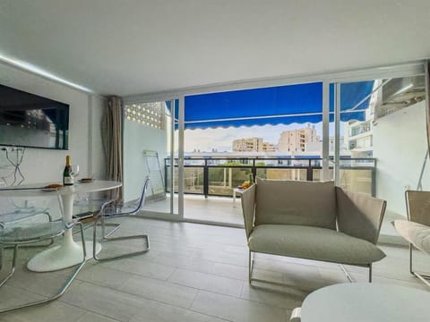 TV and multimedia, View (from property/room), Living room, Dining area