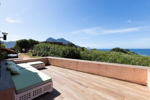 Property building, Balcony/Terrace, Living room