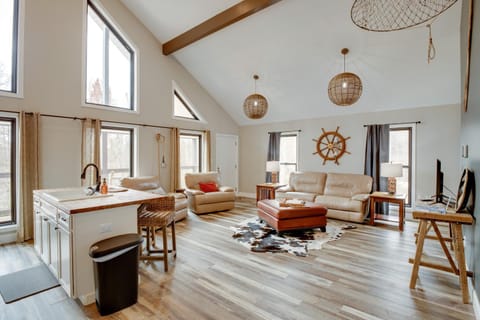 Lake Guntersville Getaway with Shared Boat Dock! Apartment in Guntersville Lake