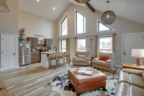 Lake Guntersville Getaway with Shared Boat Dock! Apartment in Guntersville Lake