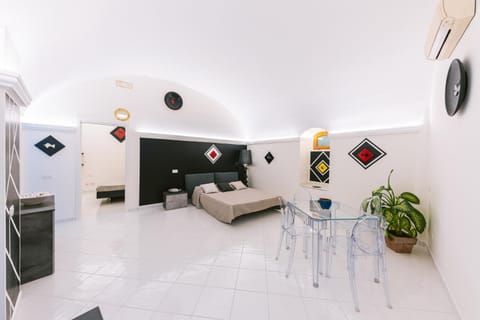 Living room, Seating area, air conditioner