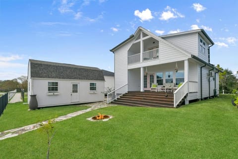 Sun and Lake House in Bacliff