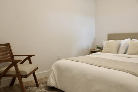 Emerald Oasis Cozy Living with Pet Park Apartment in Atascadero