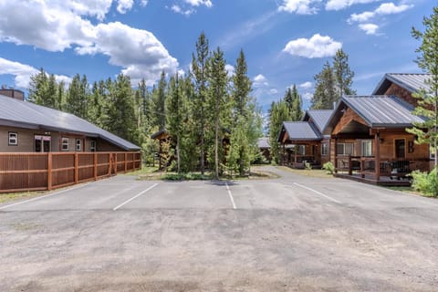 Rangers Retreat House in West Yellowstone