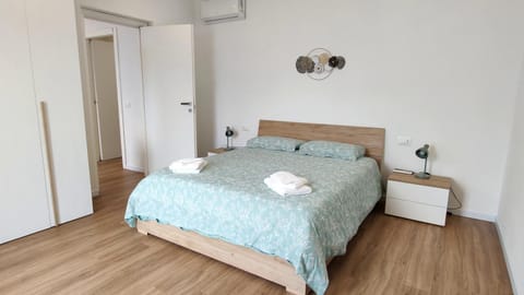 Bed, Bedroom, air conditioner, air conditioner