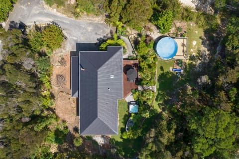 Property building, Day, Neighbourhood, Natural landscape, Bird's eye view, Pool view, Swimming pool