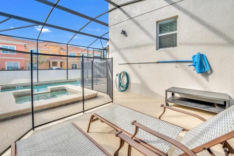 9008 Paradise Palms Blissful Haven 5-Bed Oasis of Luxury and Tranquility House in Bay Lake