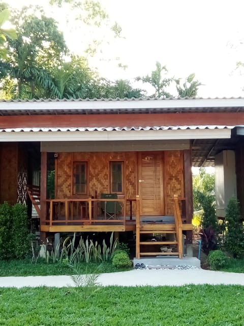 Property building, Patio, Day, Photo of the whole room, Garden view