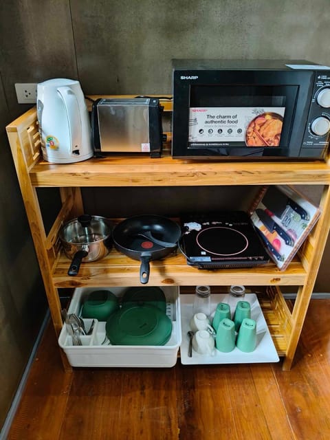 Coffee/tea facilities, Kitchen or kitchenette, Photo of the whole room, minibar, toaster