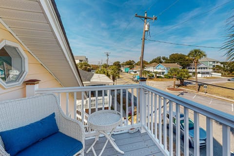 Flamingo House House in Crescent Beach