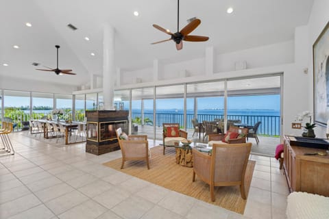 Infinity View House in Bayshore Gardens