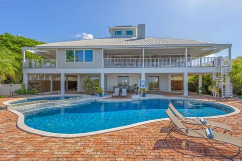 Infinity View House in Bayshore Gardens