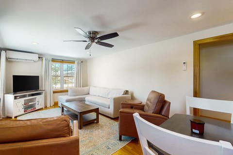 Strollski Cottage House in Ludlow