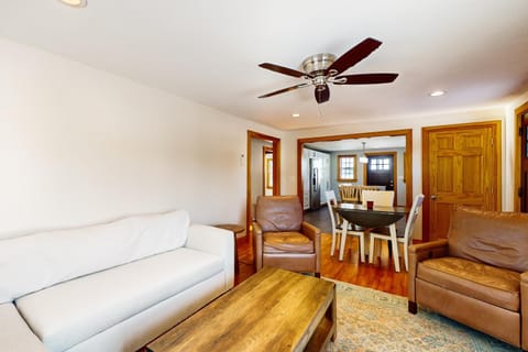 Strollski Cottage House in Ludlow