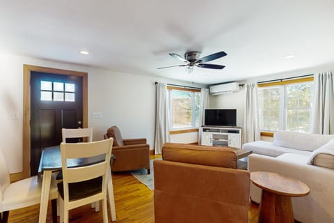 Strollski Cottage House in Ludlow