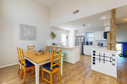 Ocean Breeze Getaway House in Hitchcock