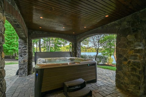 Dream Lake Castle House in Lake Anna