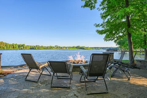 Dream Lake Castle House in Lake Anna