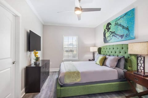 Vibrant 5BR close to Street Car House in New Orleans