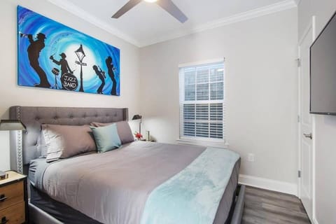 Vibrant 5BR close to Street Car House in New Orleans