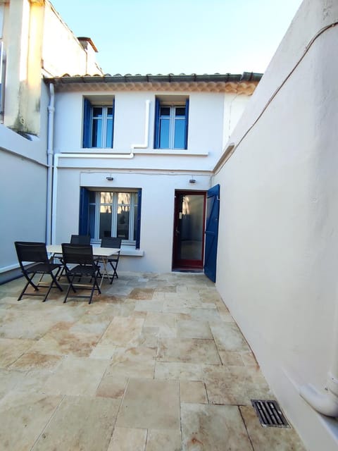 Patio, Facade/entrance, furniture