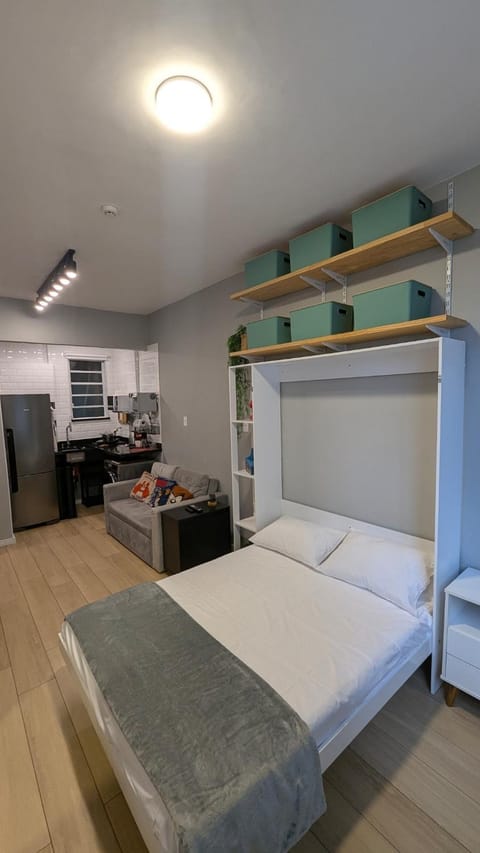Bed, Kitchen or kitchenette, Photo of the whole room, Bedroom, minibar, washing machine, dryer, air conditioner