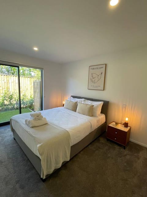 Stylish and Sleek Auckland Stay House in Auckland